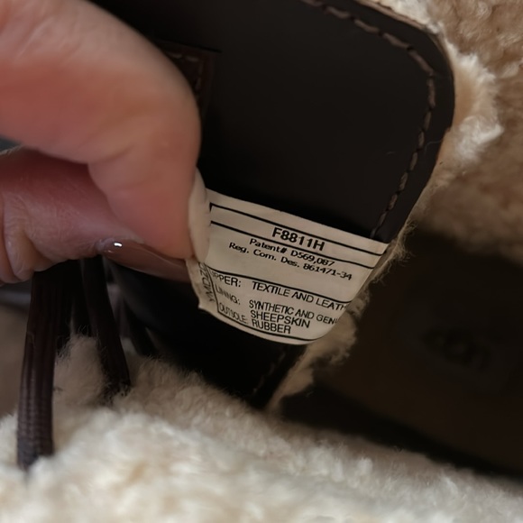 Size 11 Ugg Waterproof Boots - unisex - Picture 6 of 12